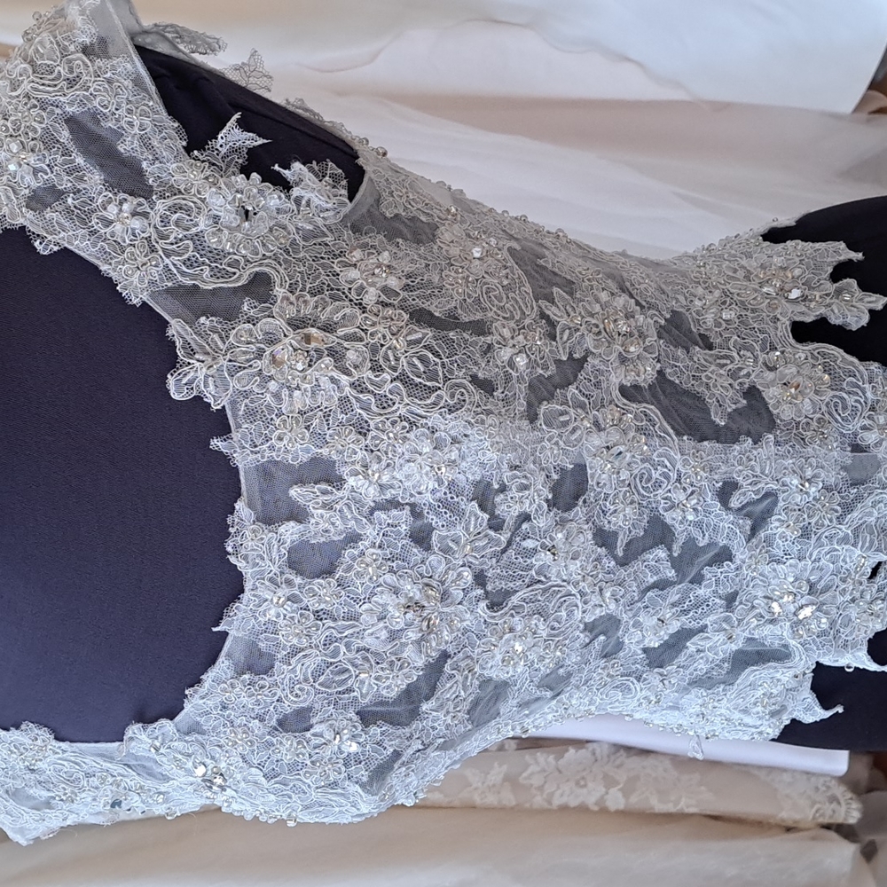 Keyhole back topper - Picture 2 of 4